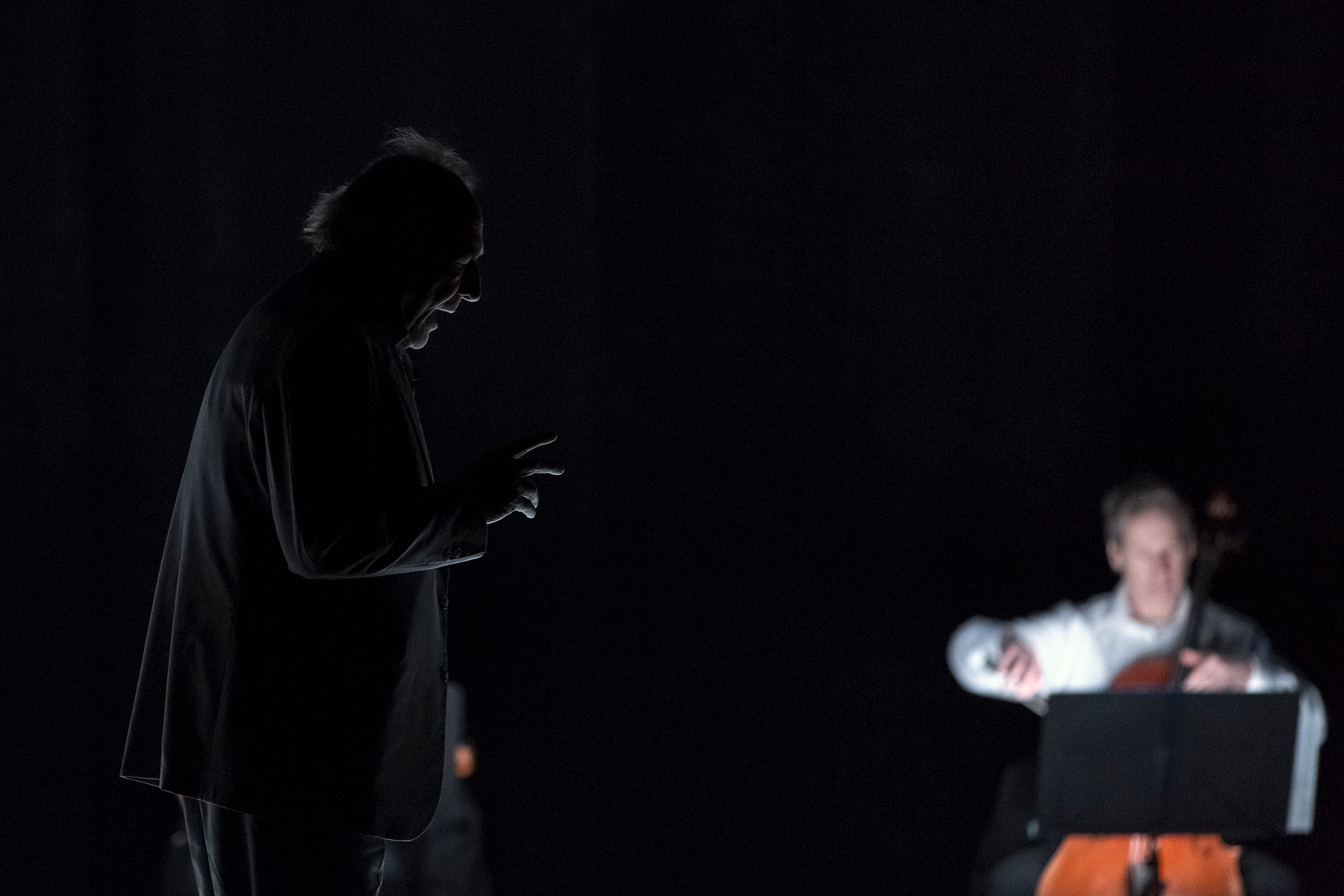 Vassilis K. Makris — Eraritjaritjaka, Onassis Cultural Centre, 2014 — vassilismakris.com kaynak görseli