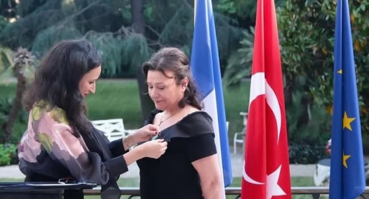Akademisyen Leman Yılmaz, Sanat ve Edebiyat Şövalyesi Nişanı'na layık görüldü - Diken kaynak görseli